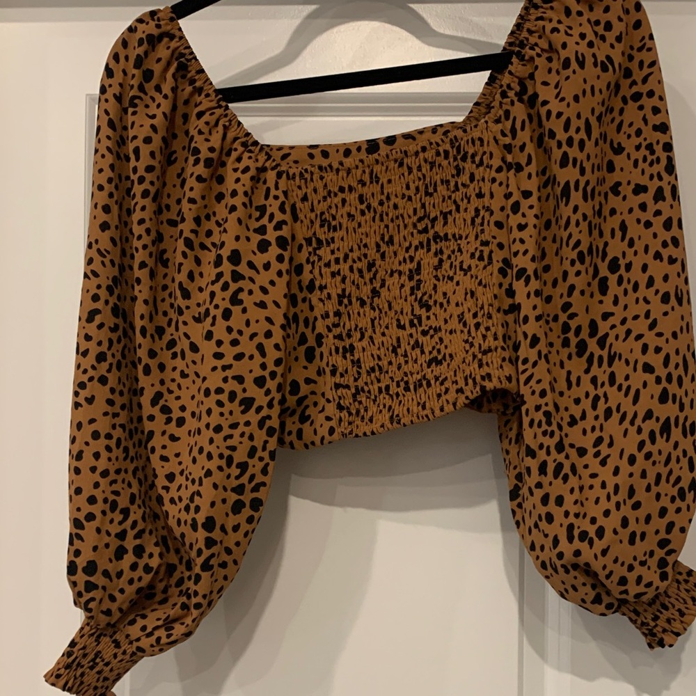 Leopard Print Women's Top smocked back  long sleeve s/ m. No brand - Picture 4 of 7